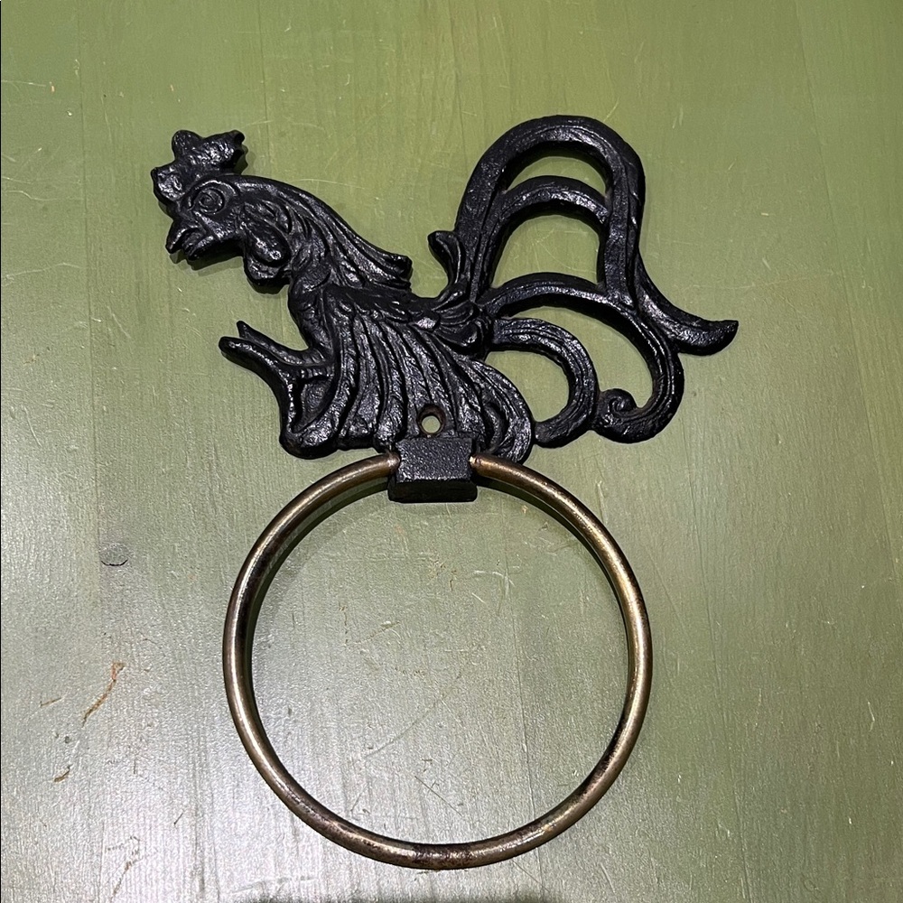 Vintage Cast Iron Rooster Towel Ring Holder – Farmhouse Decor